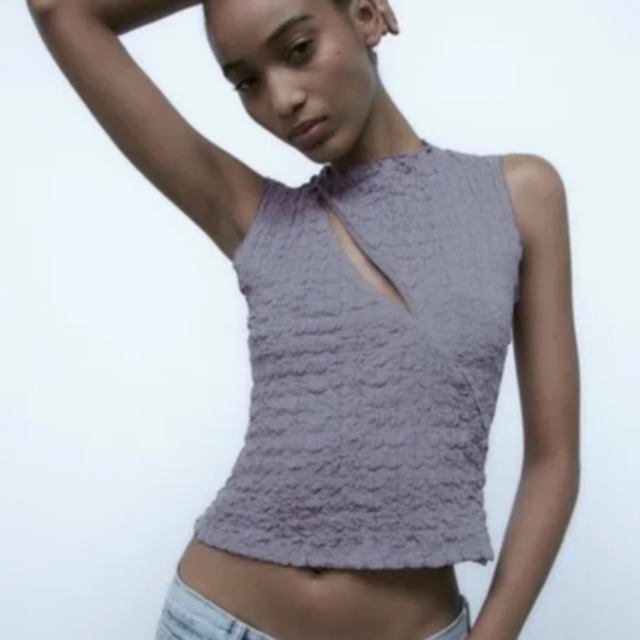 Zara Textured Cut Out Top - Picture 2 of 11